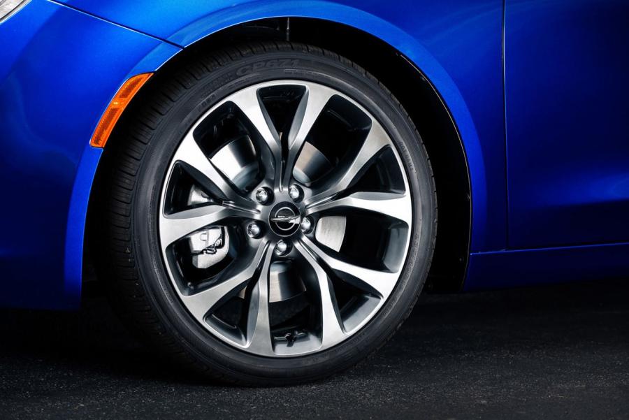  Chrysler 200 2015 года  (фото 88 из 207)